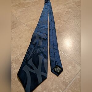 MLB New York Yankees Navy Neck Tie Men's Silk Excellent Condition Eagles Wings